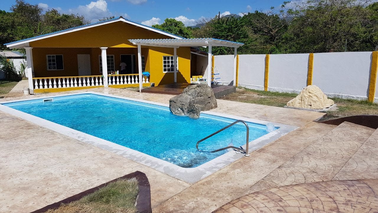 Piscina en fibra grande 12x4 elegante