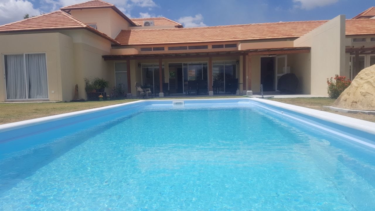 Piscina en fibra grande elegante