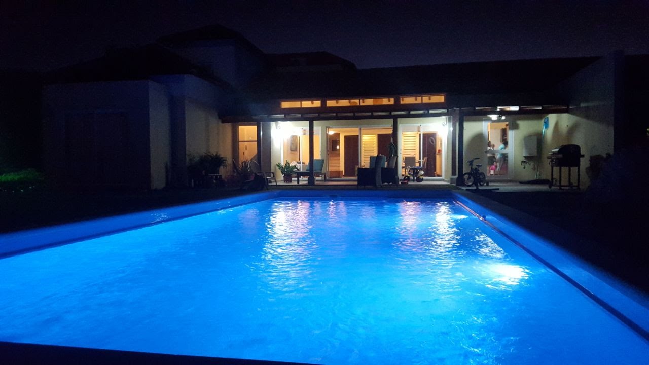 Piscina en fibra grande 8x4 elegante