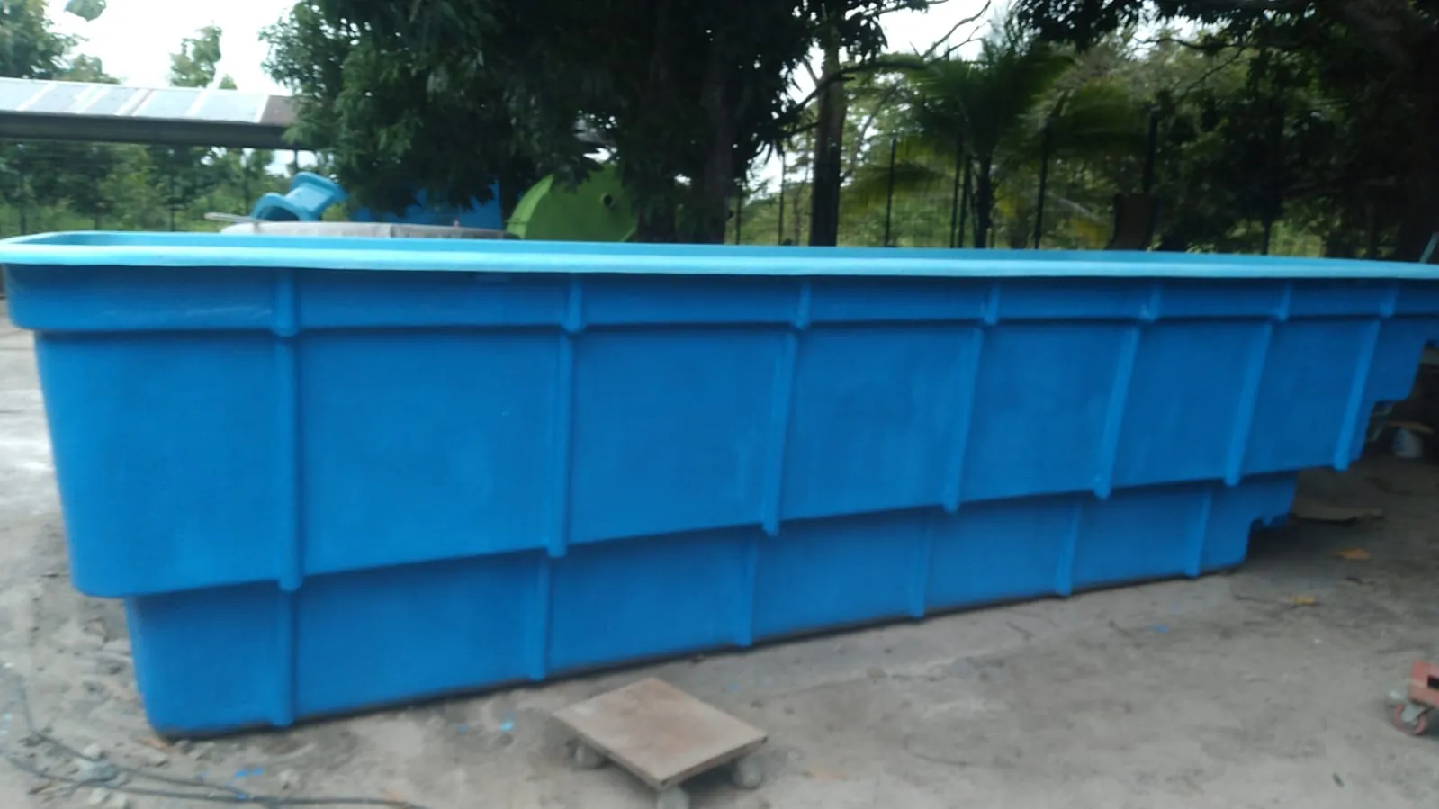 Casco de piscina de fibra modelo Hawaii en obra