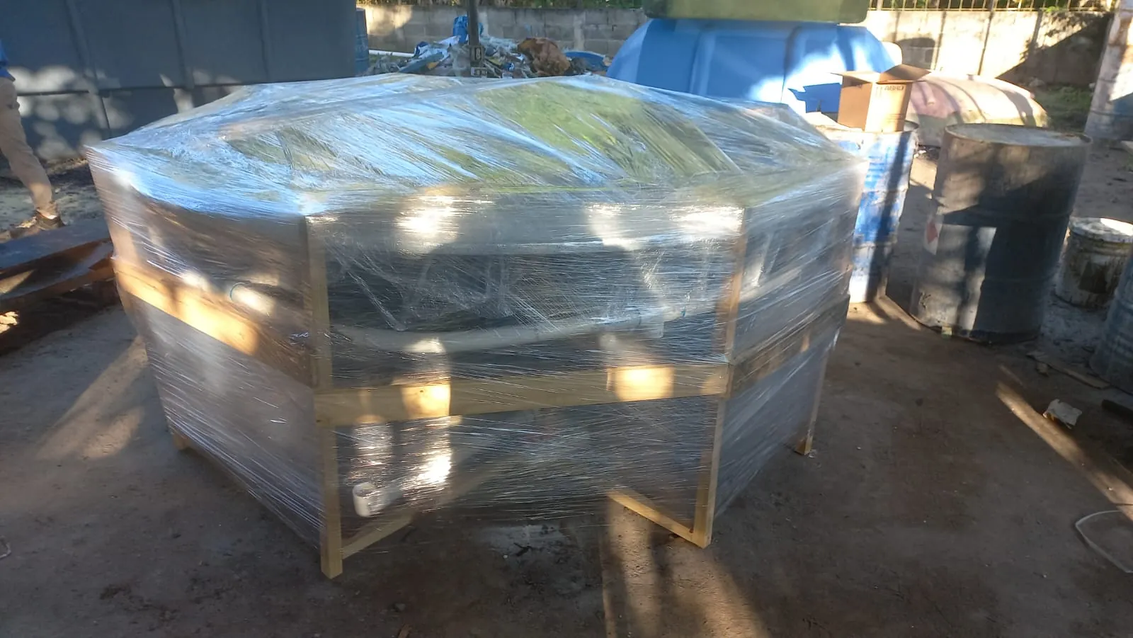 Jacuzzi de fibra de vidrio embalado listo para despacho